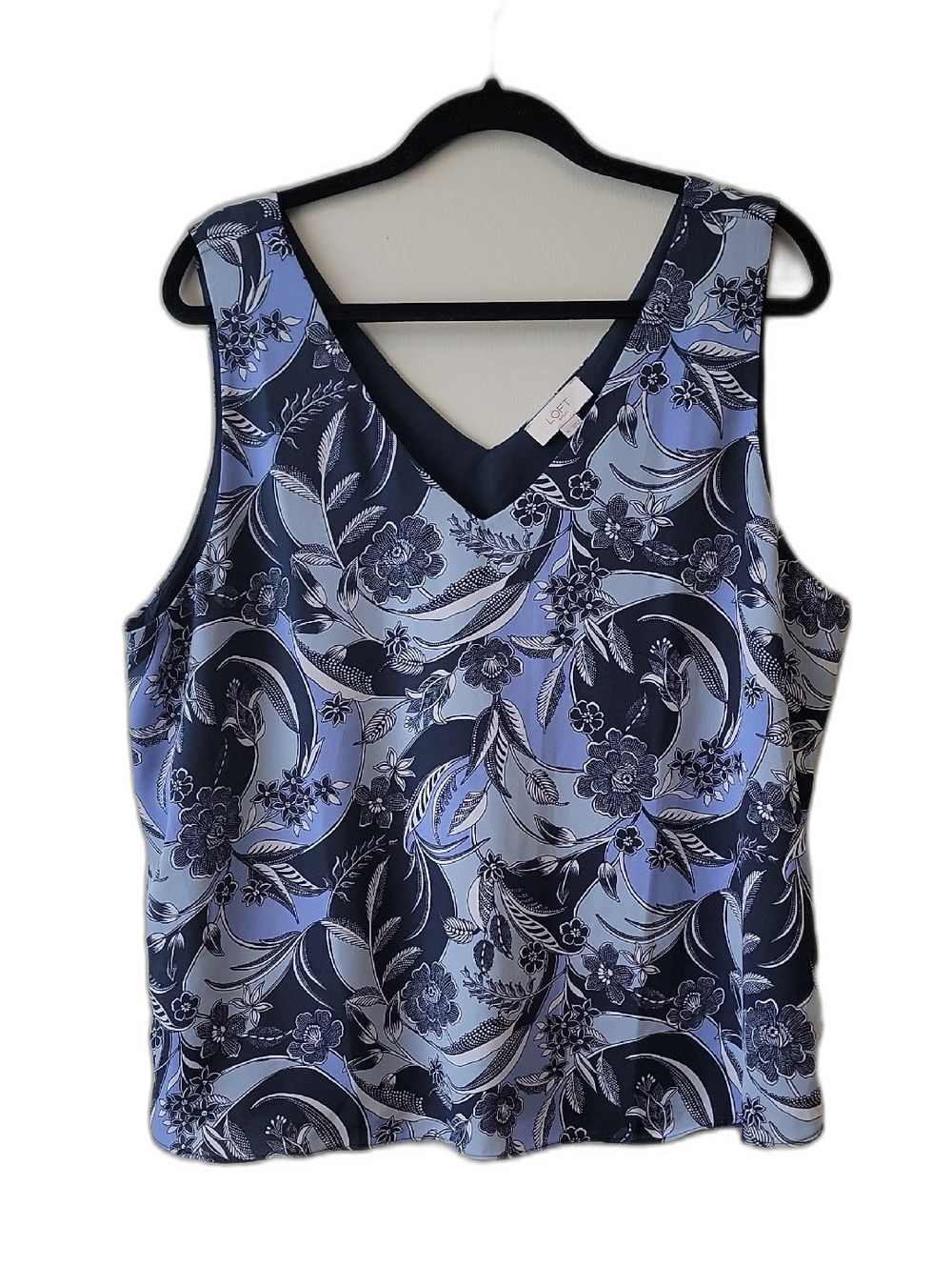 LOFT Navy Light Blue Floral V-Neck Tank Top Size M Coastal